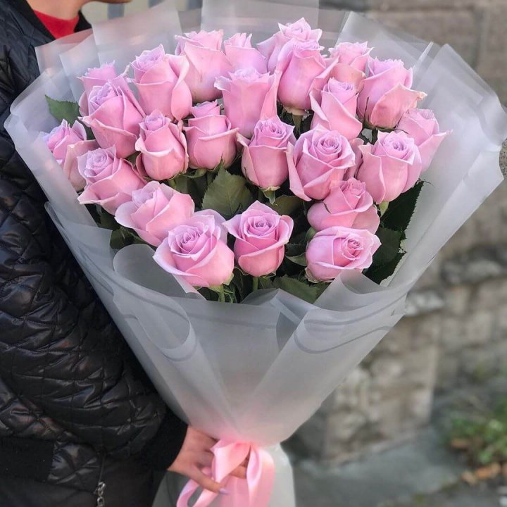 25 высоких розовых роз в Аланье